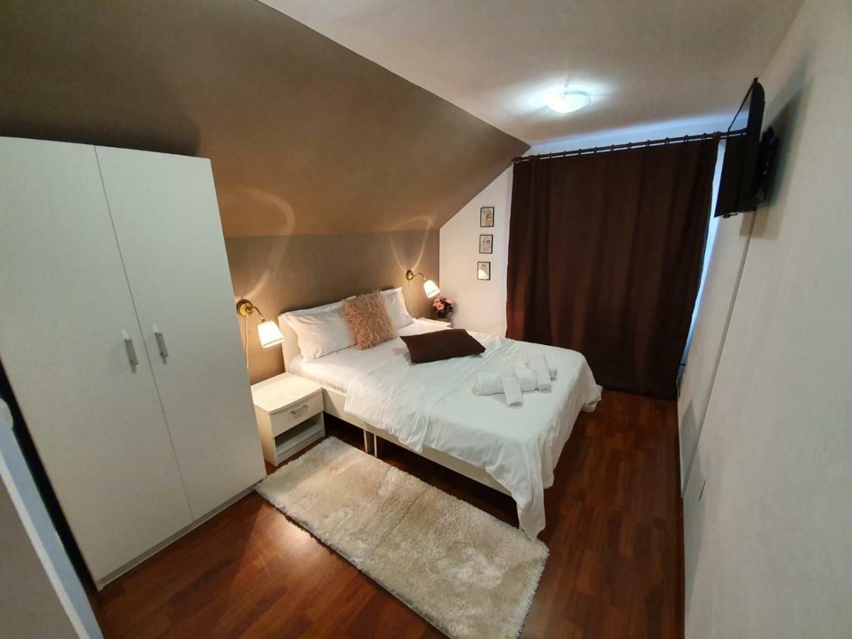 Casa Lucky 호텔 Rîşnov 외부 사진
