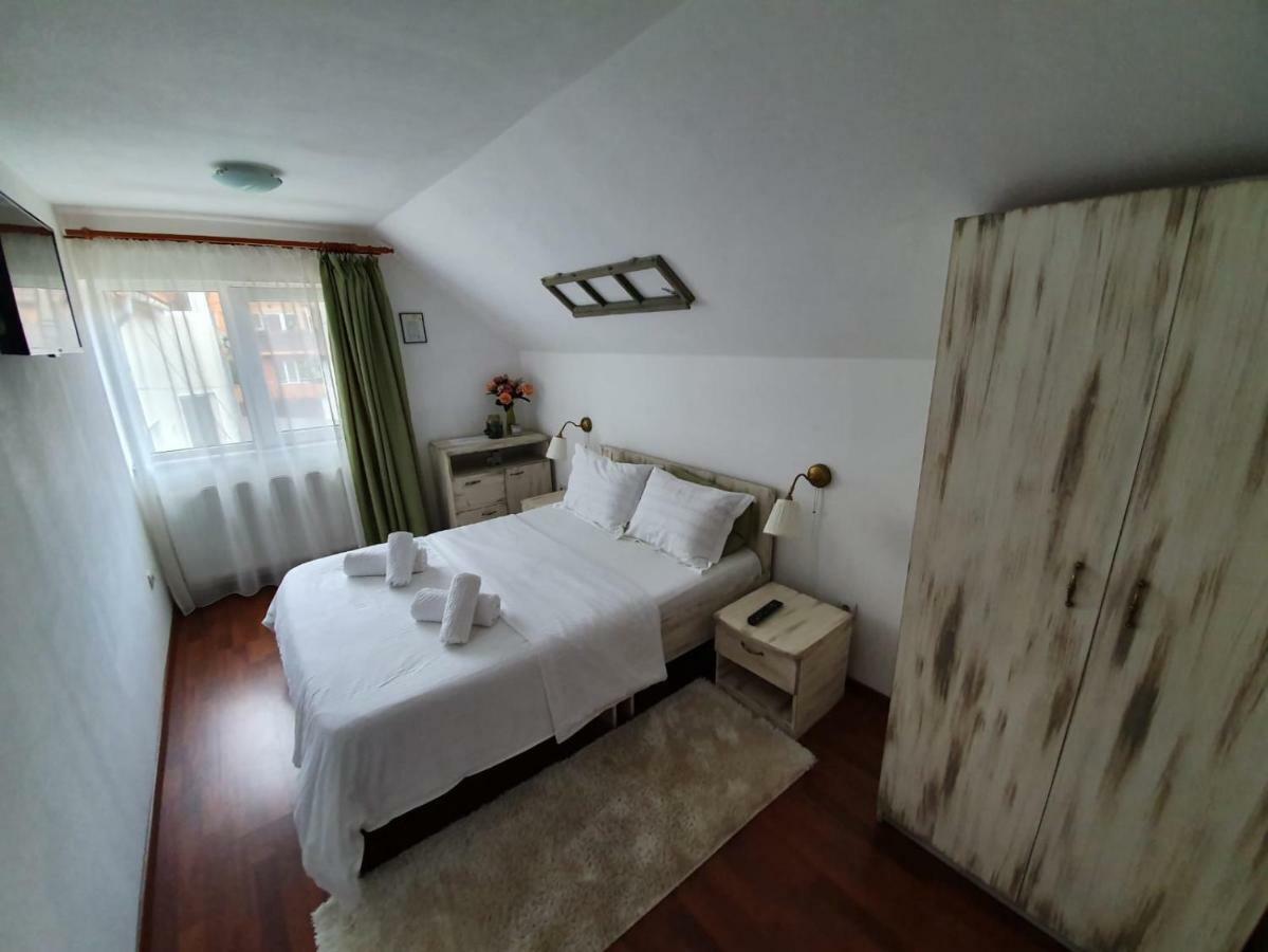 Casa Lucky 호텔 Rîşnov 외부 사진